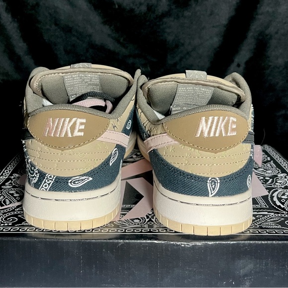 travis scott dunk low laces